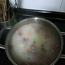 胡萝卜玉米青豆香肠粥