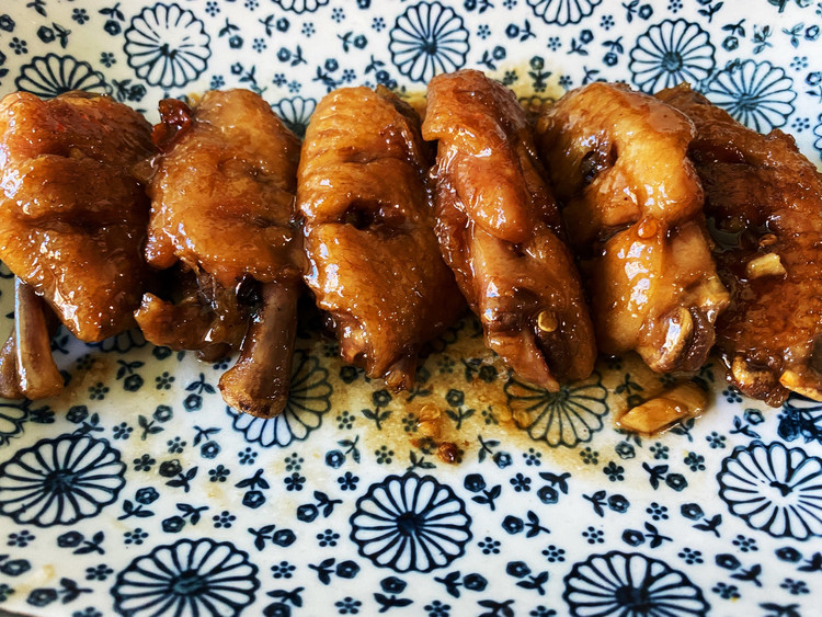 可乐鸡翅这样做，香甜不腻～的做法