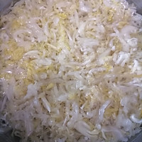 东北酸菜扣肉的做法图解2