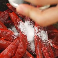 泰国美食红咖喱鸡肉的做法图解1