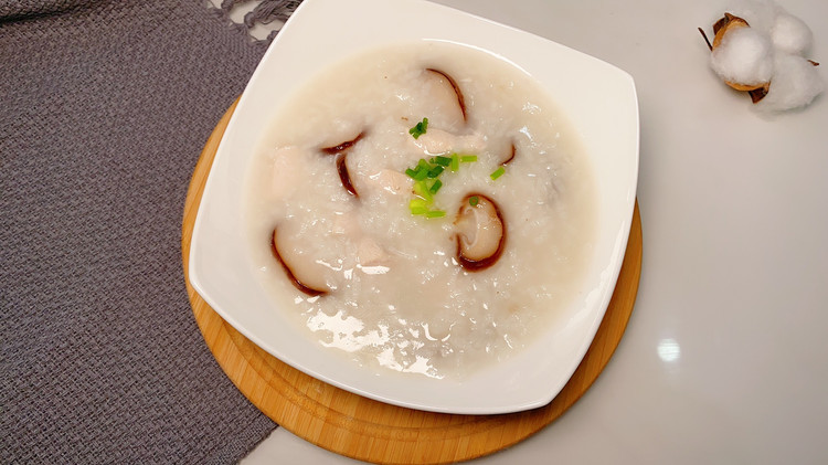 香菇鸡肉粥的做法