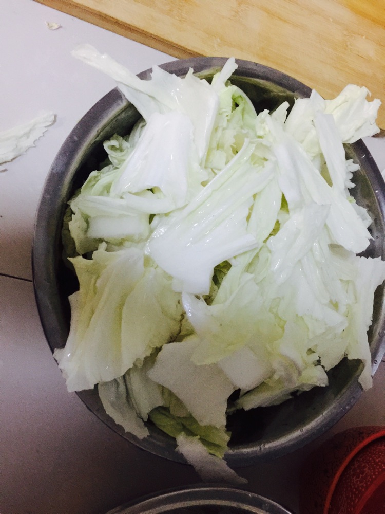 白菜粉条肉的做法图解2