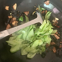 黄瓜木耳炒肉的做法图解10
