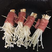 番茄培根金针菇的做法图解2