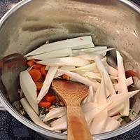 今天想喝汤：肉丸蔬菜粉丝汤的做法图解3