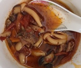 番茄牛腩菌菇汤的做法