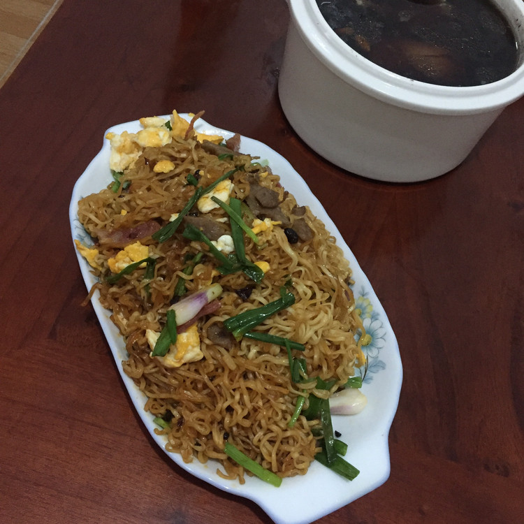 老干妈炒泡面的做法