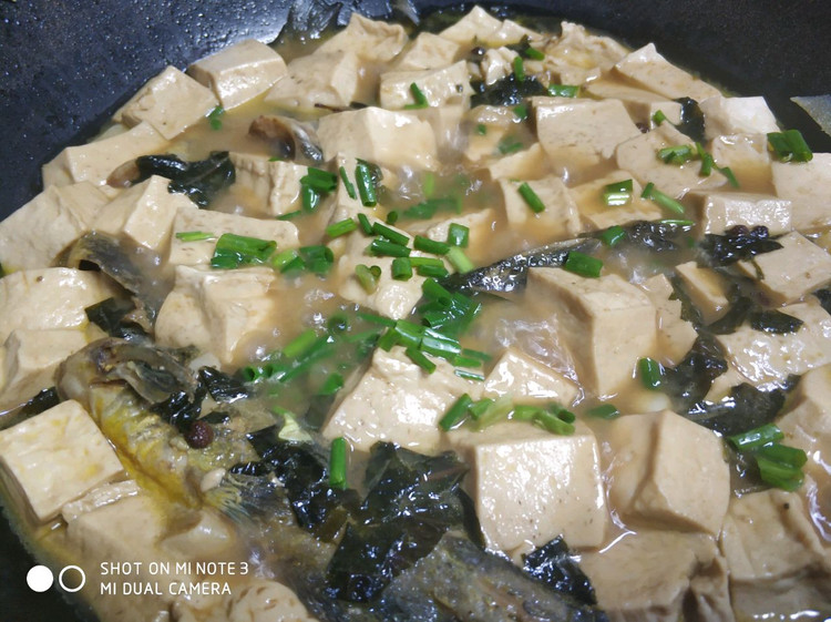 超多豆腐的豆腐炖鱼之黄丫头的做法
