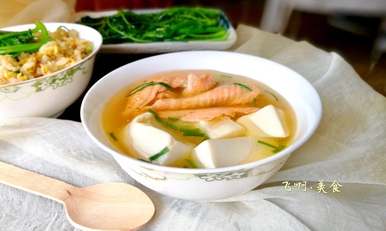 味增三文鱼排豆腐汤的做法