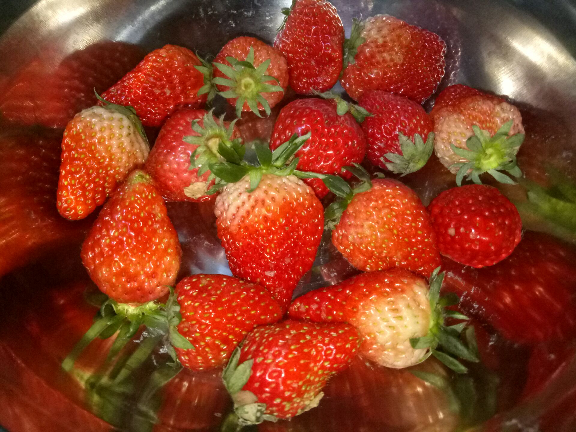 草莓怎麼洗最乾淨？洗草莓正確4步驟不怕殘留農藥｜親子天下
