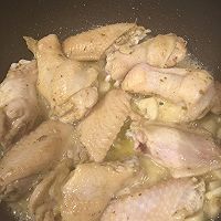 酒焖蒜香鸡翅的做法图解7