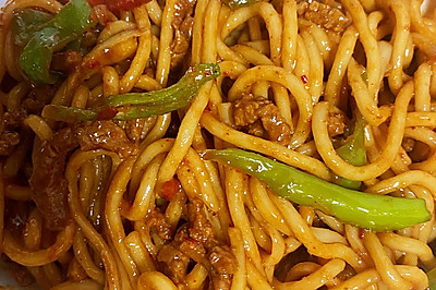 孜然尖椒牛肉丝炒面