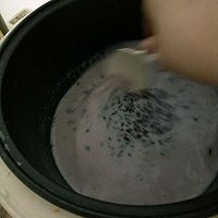 黑米牛奶羹的做法图解2