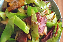 青笋和腊肉｜这样炒一顿吃两碗的做法