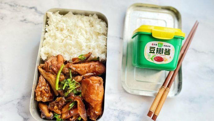 香菇鸡腿盒饭