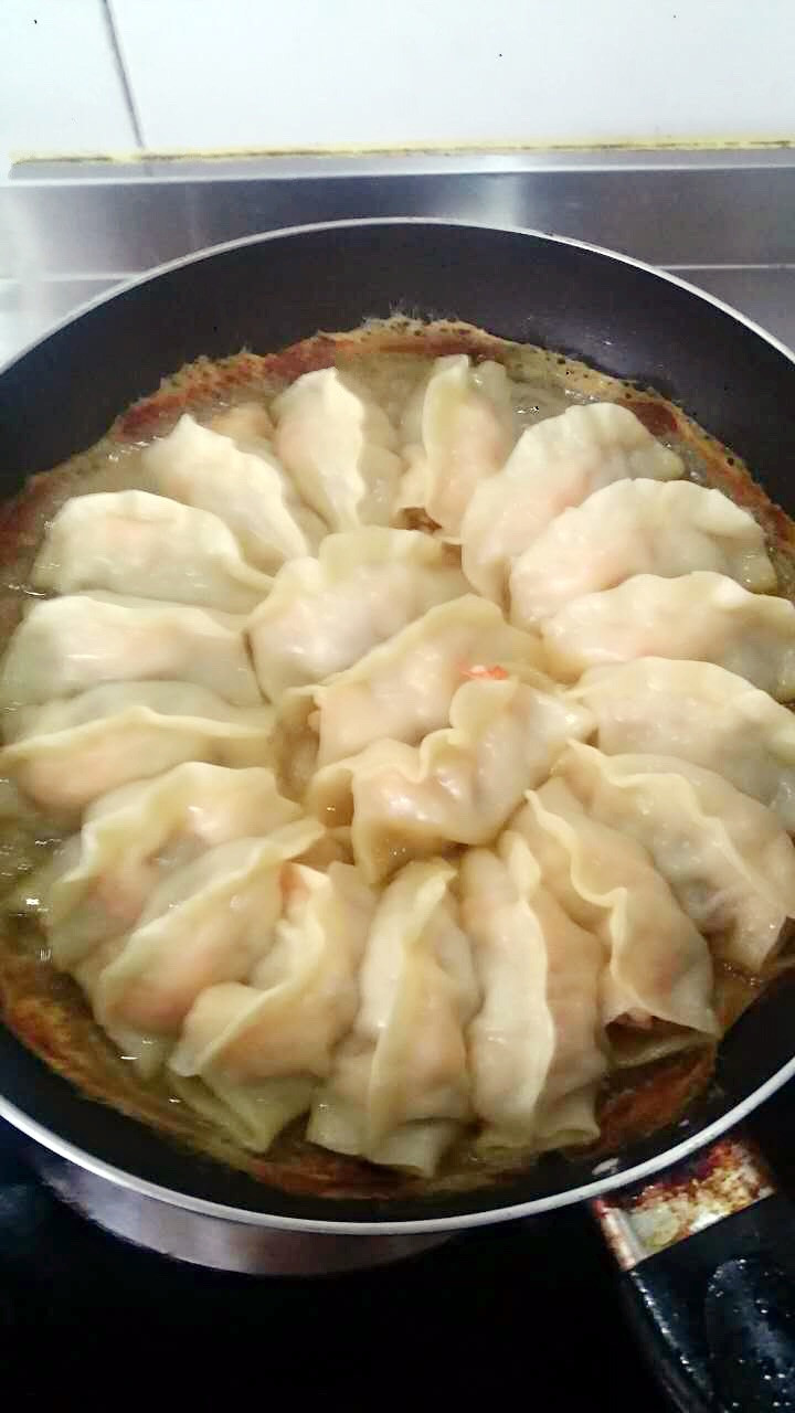 虾仁锅贴的做法