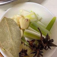 鹌鹑蛋香菇红烧肉的做法图解4