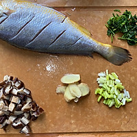 肉末香菇红烧黄花鱼的做法图解5