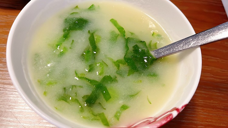 蔬菜玉米面粥的做法