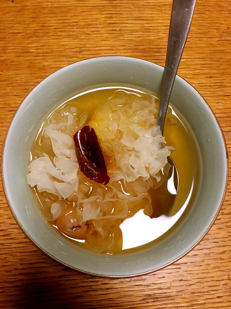 红枣桂圆银耳甜汤的做法