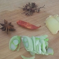 红烧鸡翅土豆黄瓜丁的做法图解3