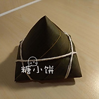 【香菇脆骨卤肉粽子】塔形粽包法的做法图解17