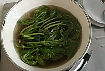 凉拌椿芽菜（腌香椿）的做法
