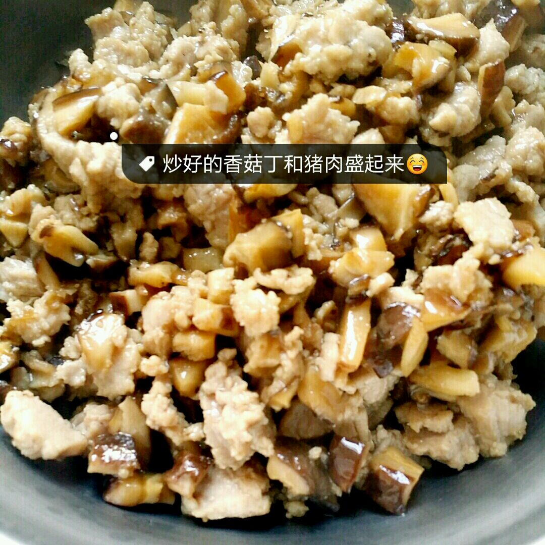 卷心菜香菇猪肉炒饭的做法图解3