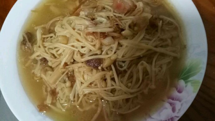 五花肉炒金针菇