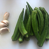 蒜蓉秋葵的做法图解1