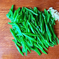 #尽享安心亲子食刻#无敌下饭开胃素炒豆角丝的做法图解3