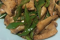 灯笼椒炒鸡的做法