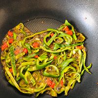 青椒肉丝的正宗做法，巨下饭！的做法图解4