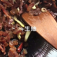 【彩虹'S 早餐之旅】Vlog54 腊肉炒包菜的做法图解3