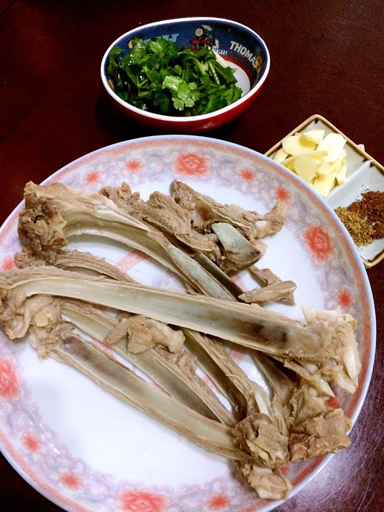 手抓羊排 和萝卜羊汤的做法