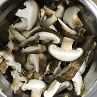 香菇蒸鸡肉的做法图解4