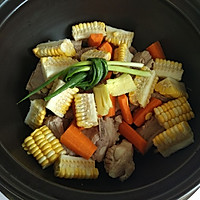 砂锅玉米排骨汤的做法图解5