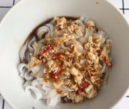 芝麻花生拌河粉的做法