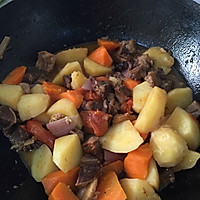 浓汁老汤牛肉炖土豆的做法图解6