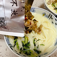 #快手又营养，我家的冬日必备菜品#雪菜肉丝面的做法图解5