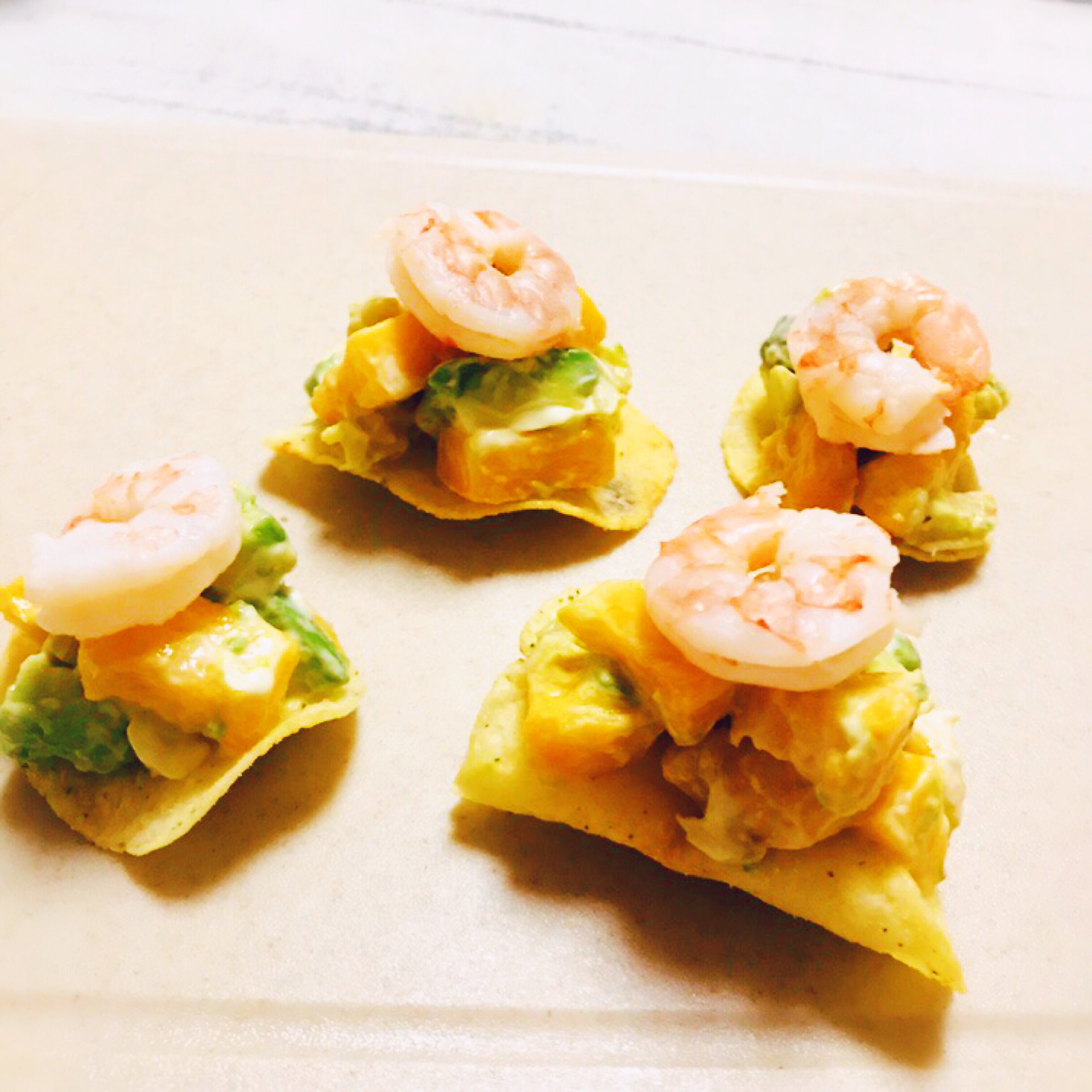 Crisps, avocado, prawns