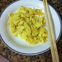 【韭黄炒蛋】耗饭的蛋蛋  ≧≦的做法图解5
