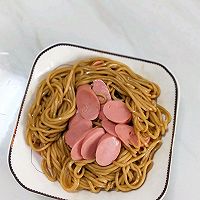 不加一滴油的香肠炒面的做法图解3