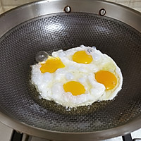 #夏日开胃餐# 荷包蛋炒甘蓝的做法图解3