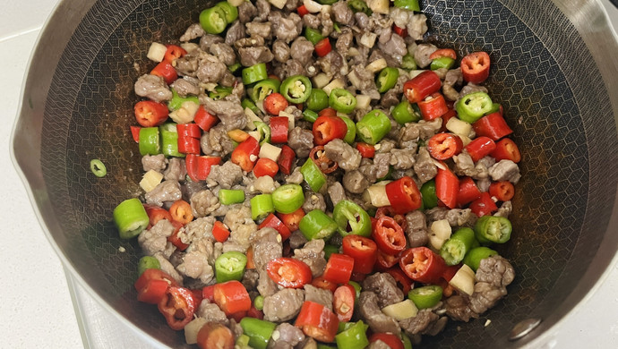 黑胡椒双椒牛排粒