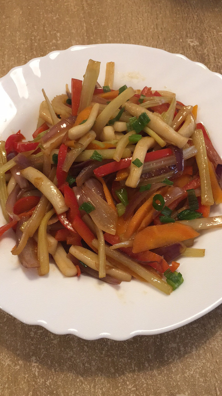 芹菜炒鱿鱼的做法
