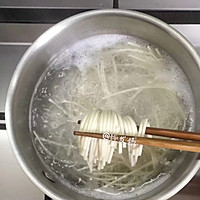 鲜鸡汁鸡翅白菜面条汤的做法图解6