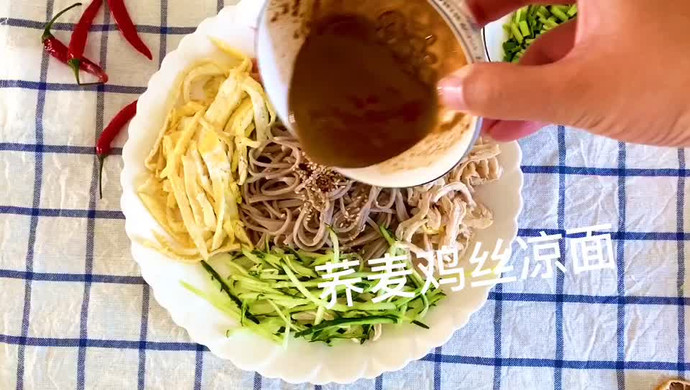 鸡丝荞麦凉面：小孩子夏日开胃必备