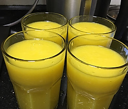 鲜榨芒果汁的做法