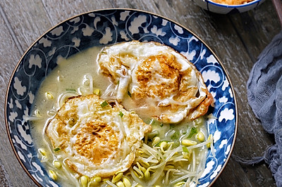煎蛋豆芽汤（蔬菜汤）